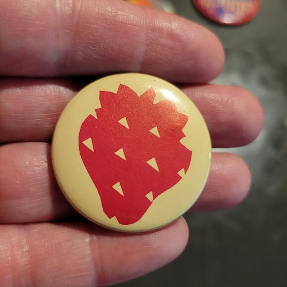 Lot of 4 Vintage Pins Pink Panther, Rainbow, Strawberry, Lost in Though - Picture 8 of 9